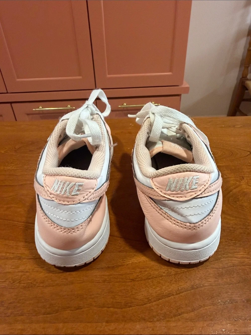 Nike Kids Low-Top Sneakers in Light Pink and White